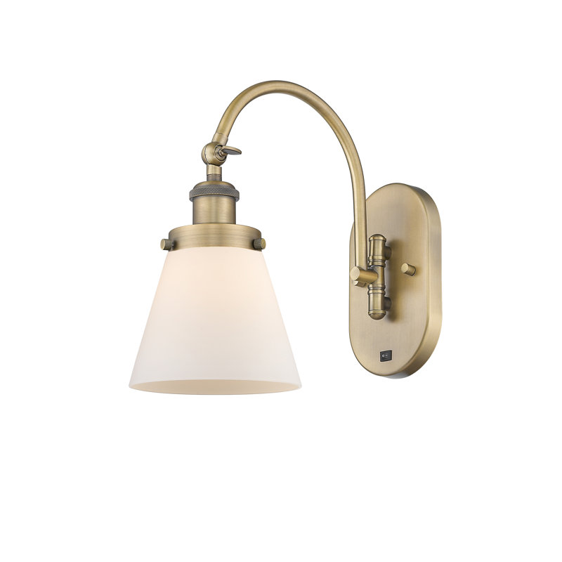Applique murale 1 lumière 6 "avec bras pivotant 6" Shauna Cone, Blanc mat, Incandescente, Laiton brossé