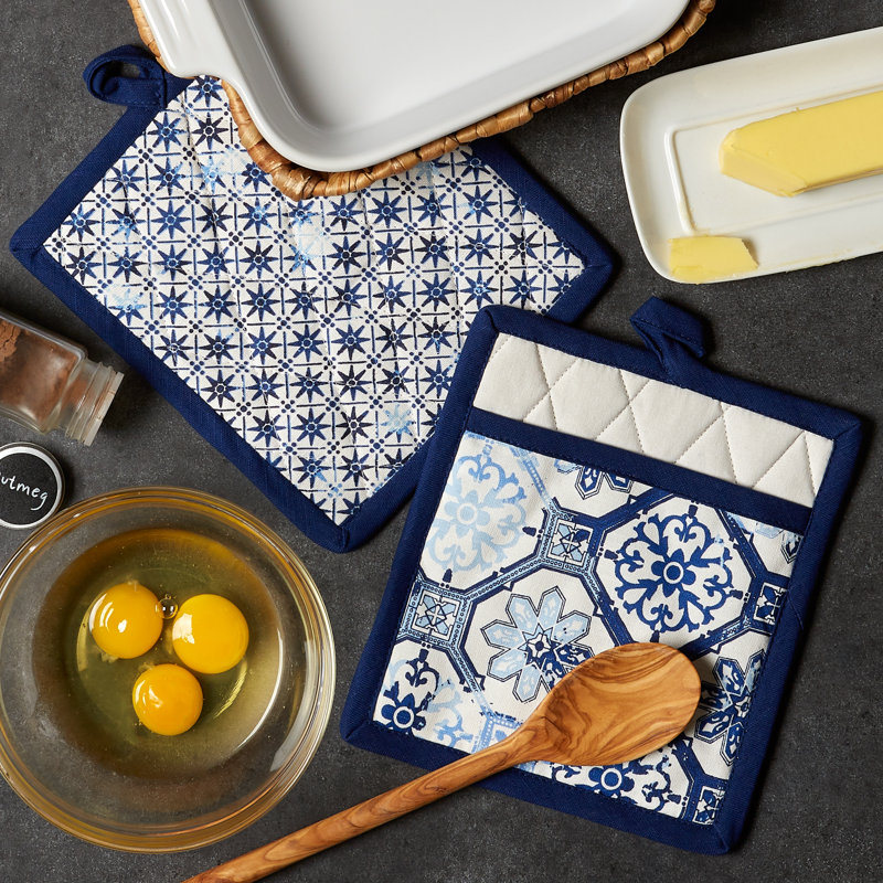 Design Imports Lisbon Damask Cotton Potholder Set