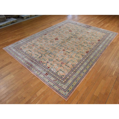 Tapis oriental de couleur pêche de 9 pi x 12 pi 2 po en soie pure avec motif Khotan, rasé à la main et délavé, noué à la main