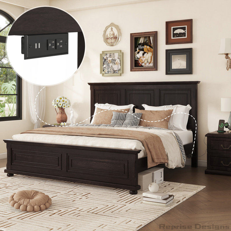 Lit de style traditionnel avec tête de lit, pied de lit et station de charge USB, Très grand lit, Brun