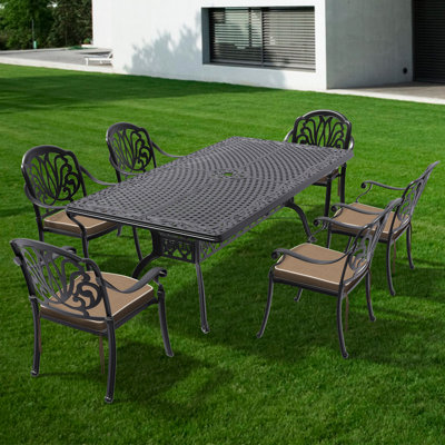 7 meubles de patio en aluminium coulé avec coussins bruns, procédé traditionnel, motifs exquis, revêtement haute résistance, conception confortable, rangement empilable, usure toutes saisons