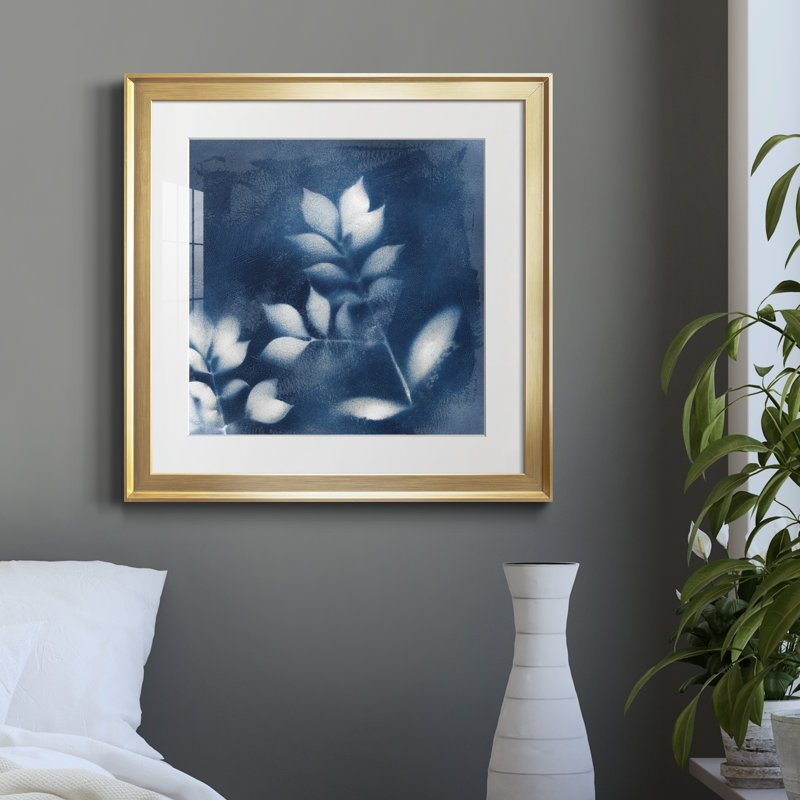 Nature's Indigo III - Cadre photo, reproduction d'art sur papier, H 26,5 po x l 26,5 po x P 1,5 po, Papier encadré doré
