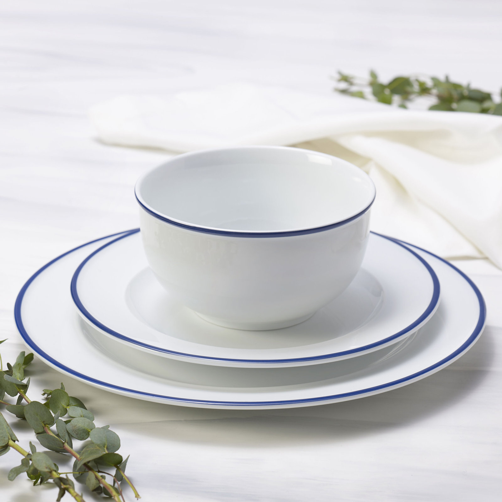 Everyday White Porcelain Dinnerware Set - Service for 4