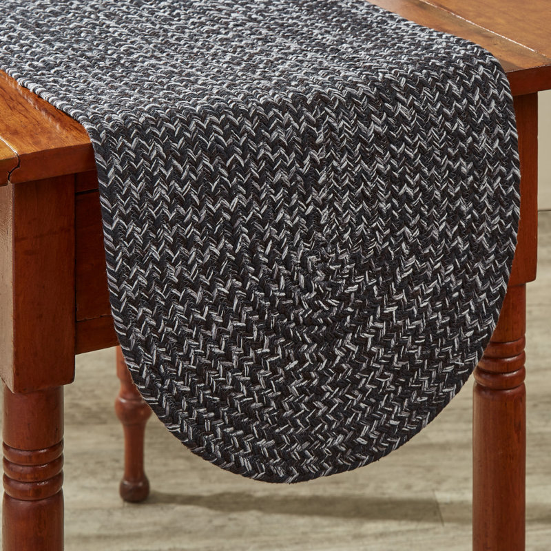 Linge de table Cilka, Tapis de 54 po, Poivre, Géométrique