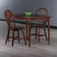 Table de salle à manger Gailann avec chaises Windsor, noyer-101798070