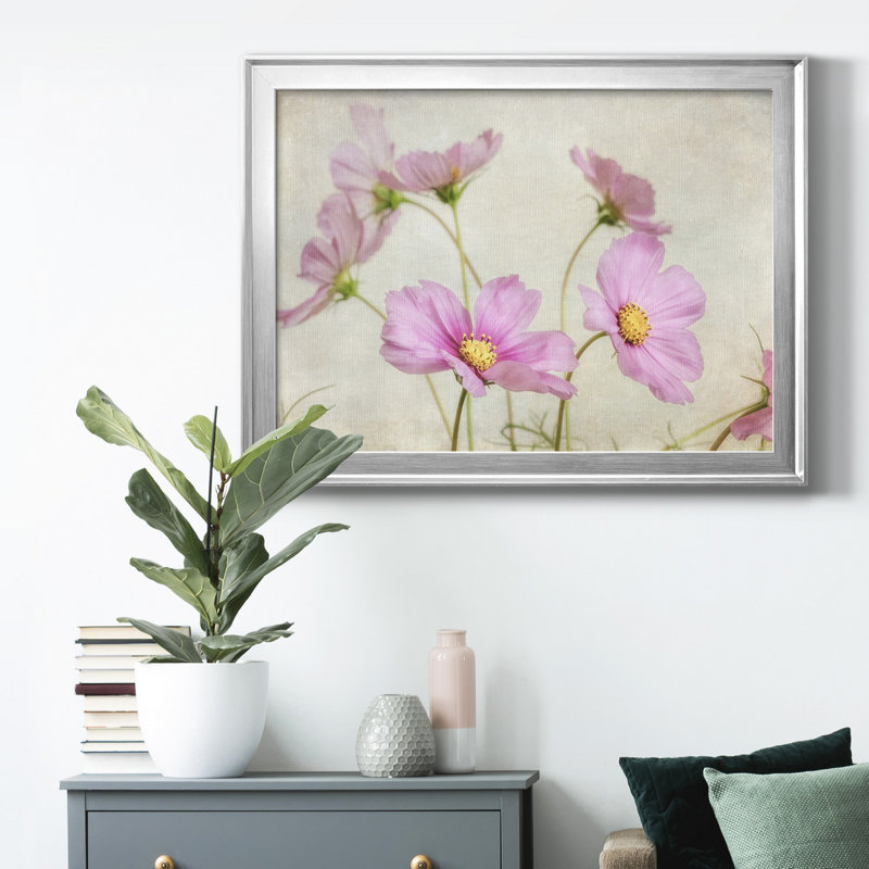 «Pink Cosmos II», peinture sur toile encadrée, Cadre argenté, H 30,5 po x l 42,5 po x P 1 po