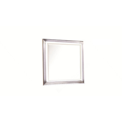 Miroir Desire - Cadre éclairé à DEL avec bordure métallique et surface de vision généreuse pour une décoration sophistiquée et fonctionnelle dans la chambre à coucher