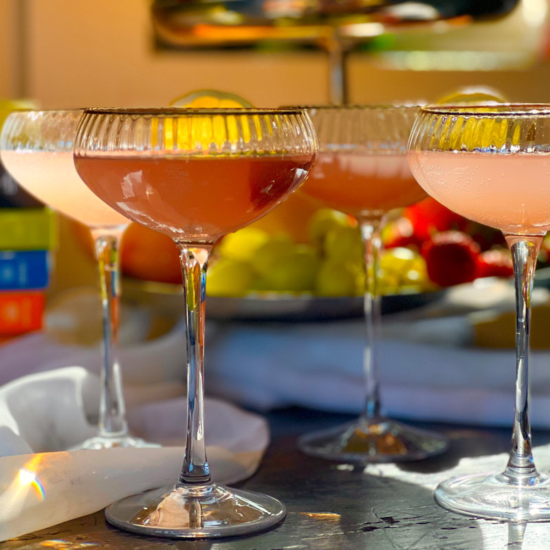Verres à vin à bordure dorée