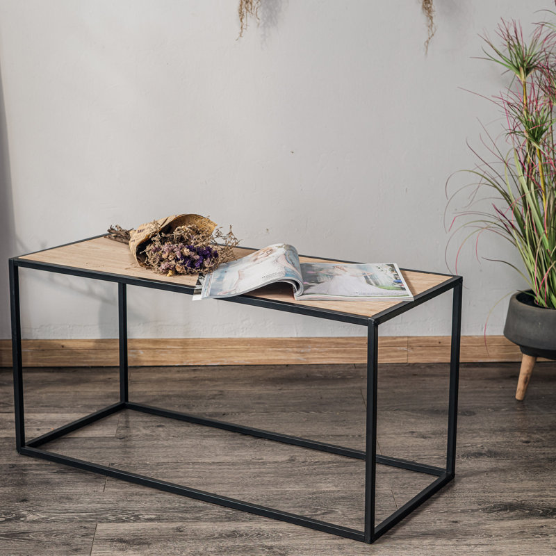 Table basse industrielle allemande avec plateau en bois, H 17,8 po x L 35,5 po x l 15,8 po