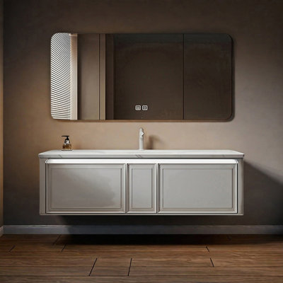 Armoire de salle de bain française