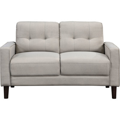 Revêtement beige avec style transitionnel, ressorts ensachés et pieds fuselés bruns, dans les petites soirées cinéma, petits accoudoirs carrés, détails auto-soudés, pour les espaces compacts