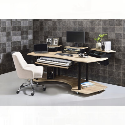 Bureau de studio d'enregistrement de musique avec roulettes lisses