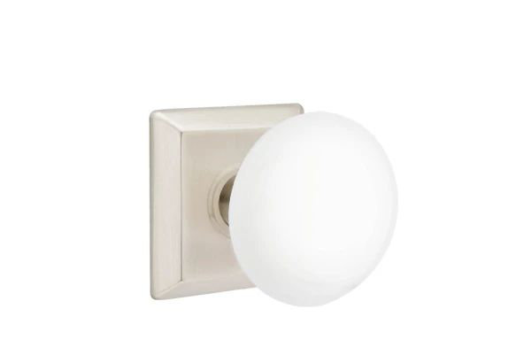Ensemble de mortaise intérieure Emtek Passage avec rosette Quincy et bouton en porcelaine blanc glacé (droite), Nickel satiné