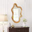 Miroir mural de forme irrégulière avec cadre en bois naturel