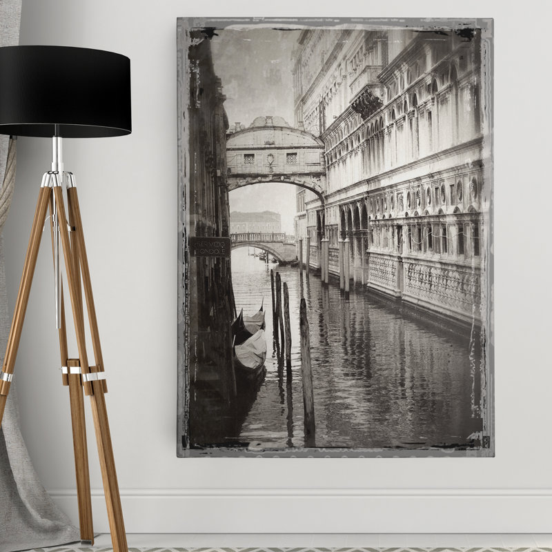 « venice amour i » par susan jackson, reproduction de photo sur toile tendue, H 24 po x l 32 po x P 1,5 po