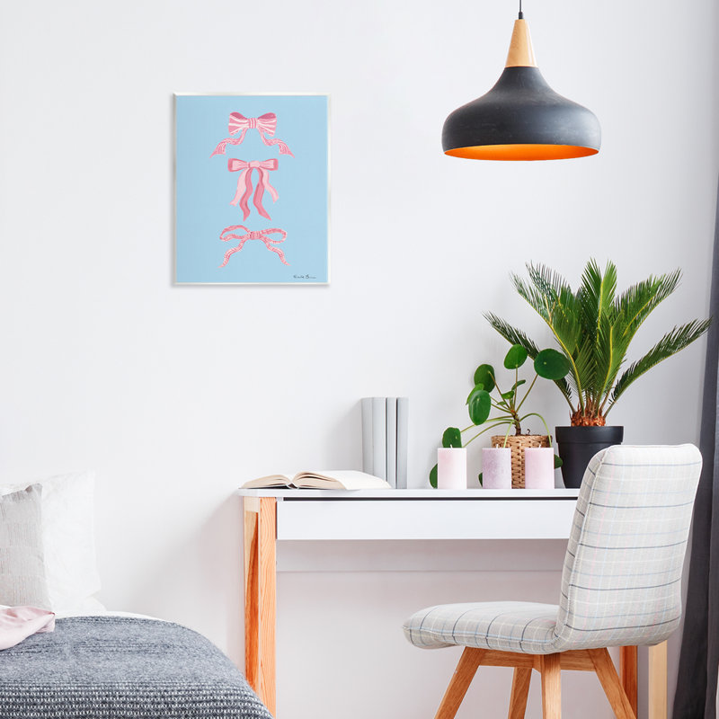 Jolis arcs sur une plaque murale bleue, design par Farida Zaman