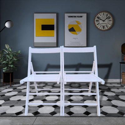Chaises pliantes blanches en bois massif (2), conception confortable, convient à une utilisation intérieure et extérieure, peu encombrante, légère, pouvant supporter jusqu'à 220 lb de 2 chaises, siège confortable et dossier ouvert, caractéristique économique, maison