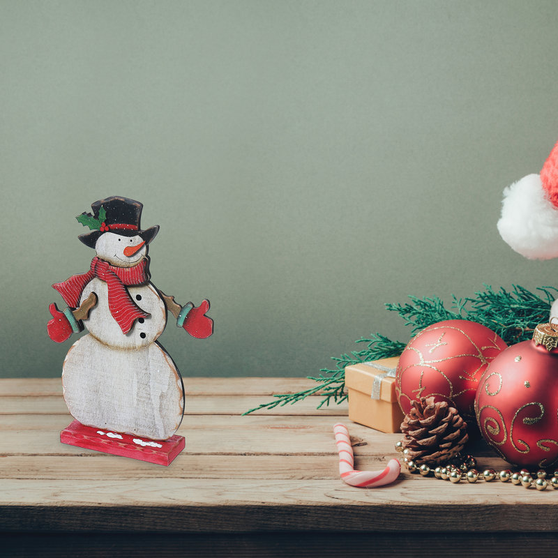 Bonhomme de neige en bois sur socle