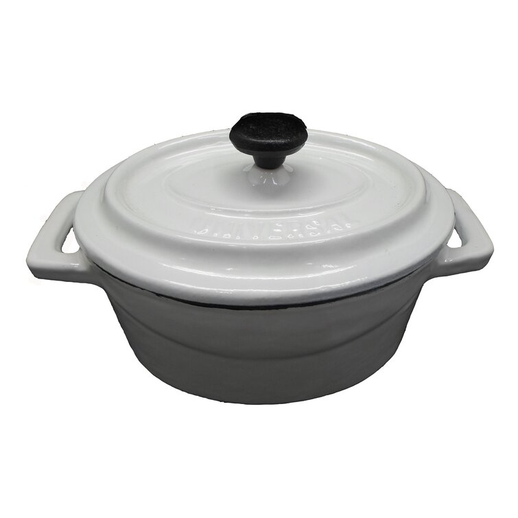  BBQ by MasterPRO - 7 Qt Pre Seasoned Cast Iron Oval Dutch Oven  with Self Basting Lid and Stainless Steel Handle, 7 Quarts, Black: Home &  Kitchen