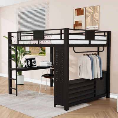 Grand lit mezzanine en métal avec tiroirs intégrés, bureau, panneau perforé de rangement et support suspendu