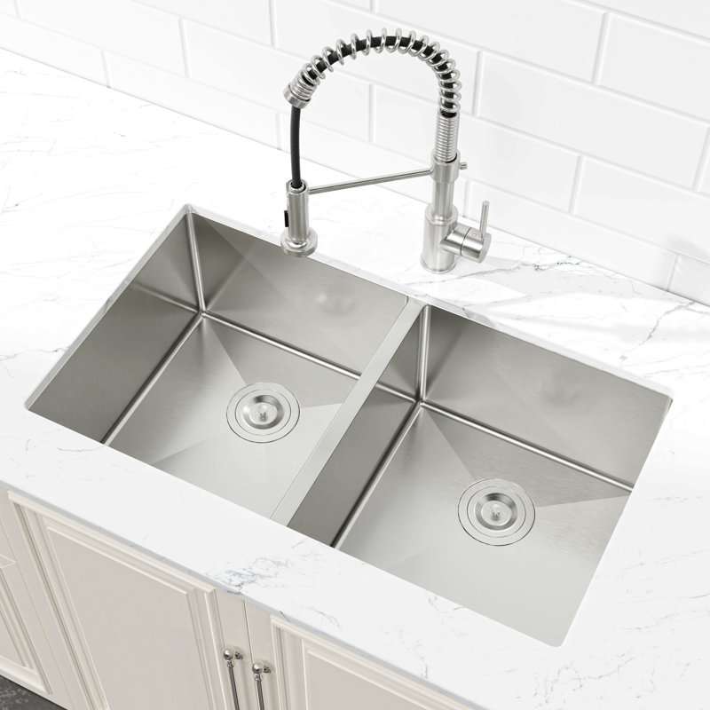 Évier de cuisine encastré 33 po x 19 po à double cuve, lavabo encastré à la main brossé (évier seulement)