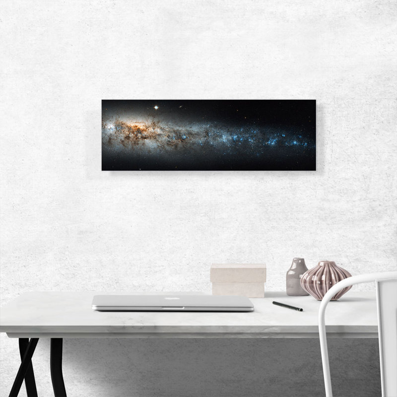 «Hubble Whale Galaxy NCL 4631», reproduction de photo panoramique sur toile tendue, H 12 po x l 36 po x P 0,75 po