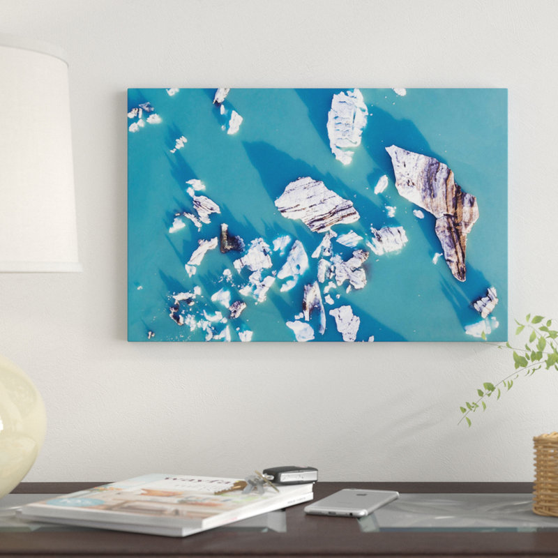 «Icebergs From The Air, Islande» par Matteo Colombo, impression sur toile tendue, H 12 po x l 18 po x P 1,5 po, Toile tendue