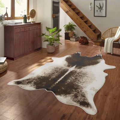 Luxueux tapis en cuir de vache avec une résistance aux taches pour les endroits très passants, parfait pour les décors bohémiens et campagnards.