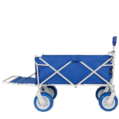 Chariot de plage pliable robuste avec roues tout-terrain de 9 pouces, capacité de 500 livres, hayon extensible et rangement multifonctionnel pour le transport extérieur.