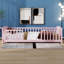 Lit de clôture de plancher avec entrée centrale, structure Montessori en bois de pin avec garde-corps, plateforme à profil bas pour enfants-133218394