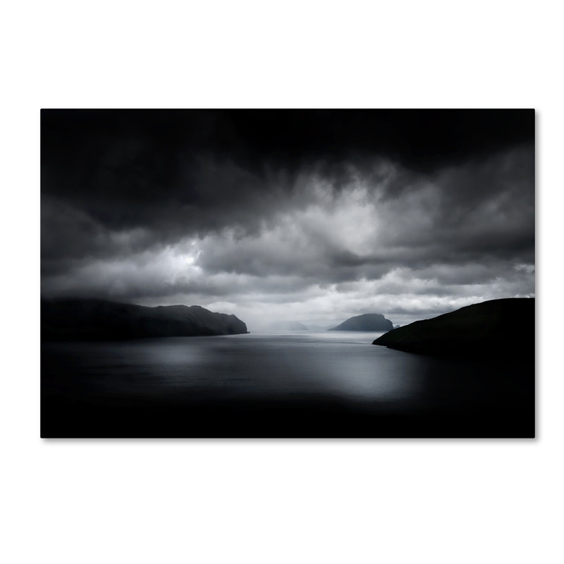 «A Light in the Darkness», reproduction de photo sur toile tendue, 16 po x 24 po
