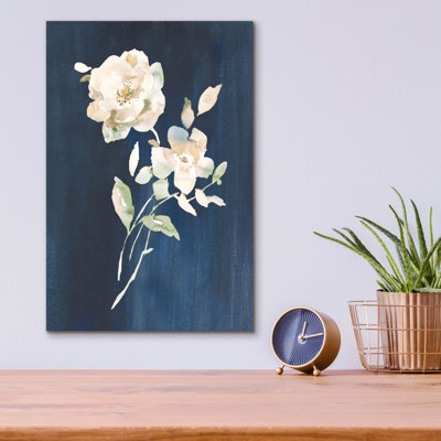 «White Florals Of Summer 4» par Danhui Nai, art mural en verre acrylique