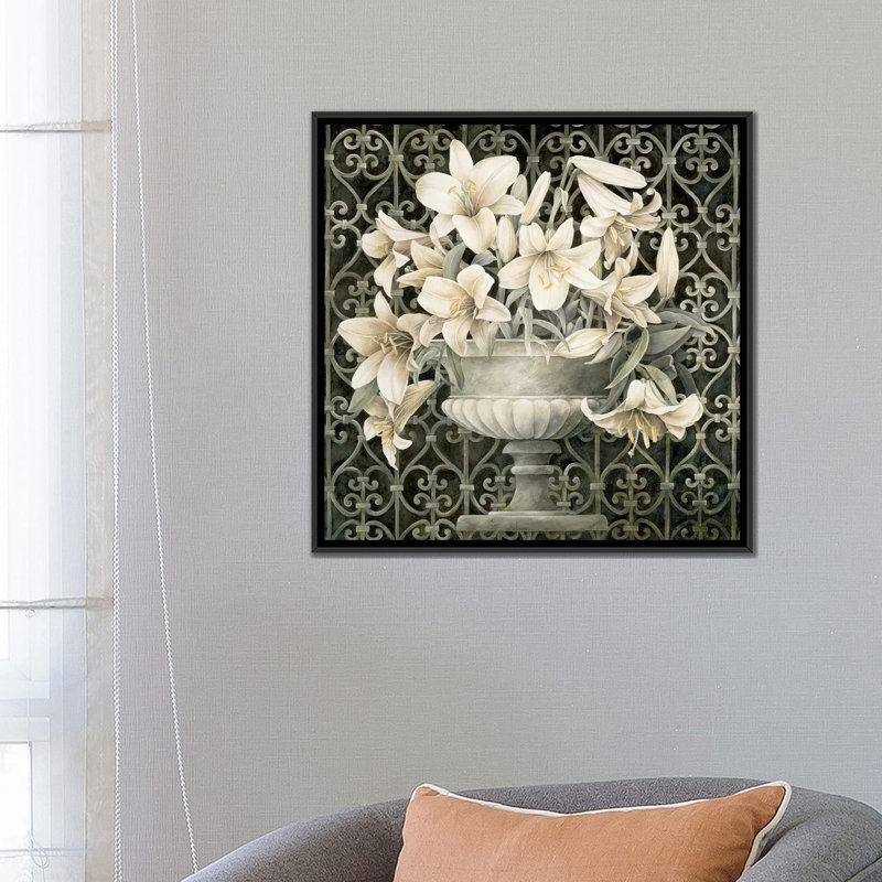 «Lilies In Urn», impression sur toile, H 26 po x l 26 po x P 1,5 po, Toile avec cadre noir, Pas de tapis