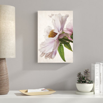 Pivoine translucide IV par Debra Van Swearingen - reproduction de photo sur toile tendue
