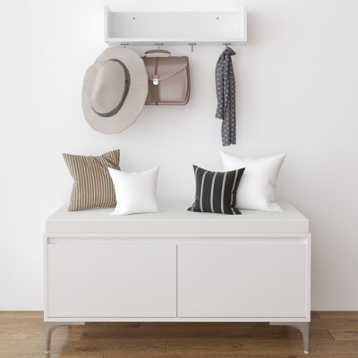 Tablette murale avec crochets et banc de rangement, siège à chaussures blanc moderne. Garde l'entrée dans un état organisé. Spacieux fermé pour les chaussures autres. Fixation sécurisée à long terme