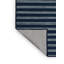 Tapis bleu à rayures horizontales lavable à la machine-704843584
