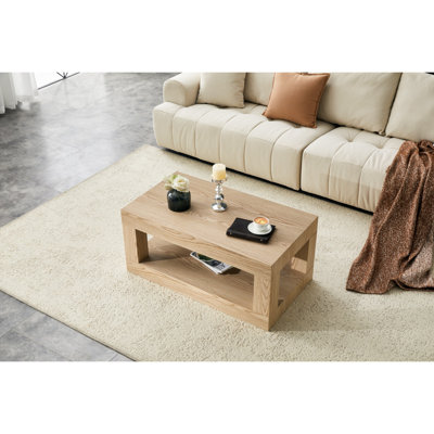 Table basse moderne à 2 niveaux pour mobilier de salon, table centrale rectangulaire avec tablette de rangement ouverte. La table basse à double couche est fabriquée en panneau de fibres à densité moyenne. Assemblage stable et durable, facile