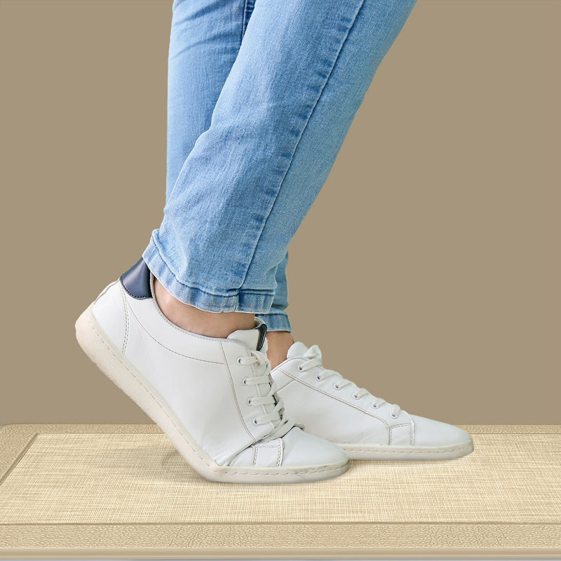 Tapis de cuisine en mousse à mémoire de forme antidérapant Kate Aurora Brasserie Chef - l 18 po x L 30 po, Beige