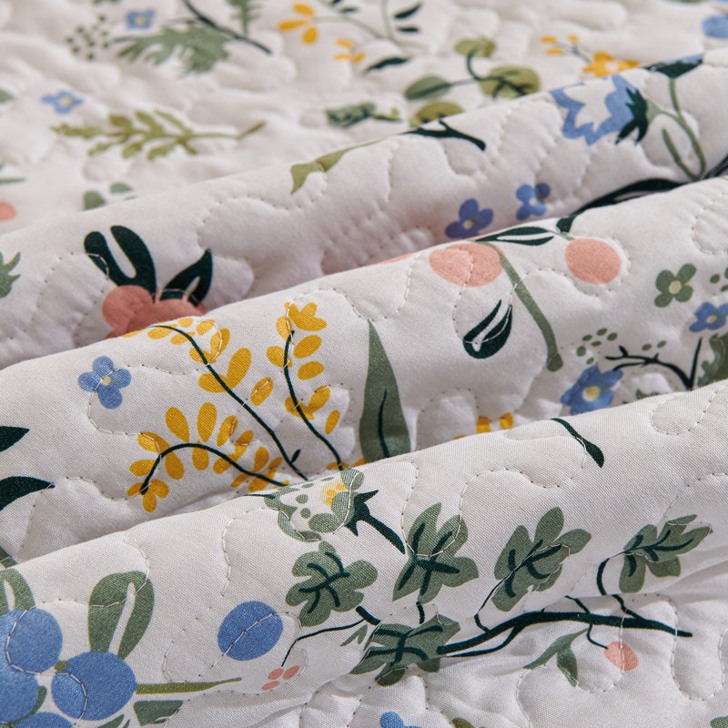 3-Piece Full/Queen Size Quilt Set - Lightweight Microfiber Bedspread & 2 Pillow Shams, Garden Style Floral Pattern, Oversized 90x98 Inches, All-Season Bed Cover
