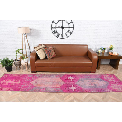Tapis turc Herki tissé à la main de couleur rose vif avec un design traditionnel anatolien, parfait pour les escaliers et le salon en pure laine