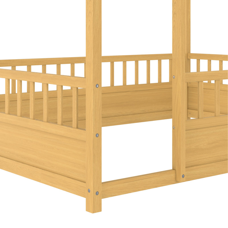 Lit de plancher de maison pleine grandeur de couleur naturelle, structure en bois de pin, haute clôture pour le confort, lit d'entrée spacieux en pin, design amusant
