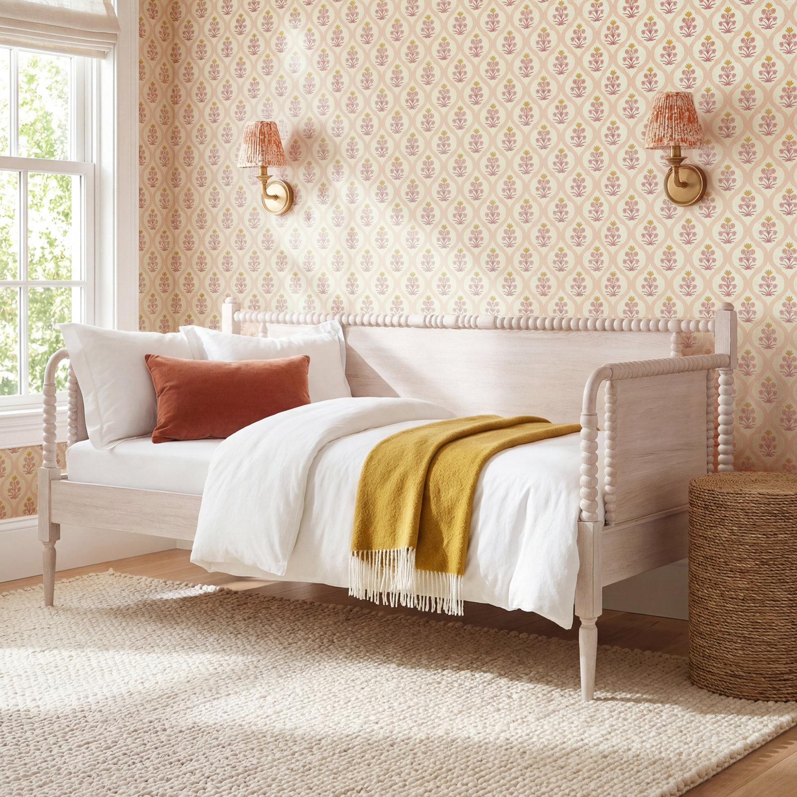Delaria Turned Leg Daybed - Twin, Antique White