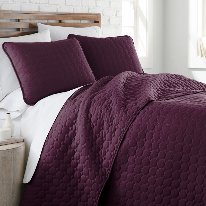 Southshore Fine Linens Southshore Essentials Quilt Set in Purple, Double-Brushed Microfiber Oversized Embroidered Lightweight Quilt with 2 Standard Pillow Shams, Full / Queen