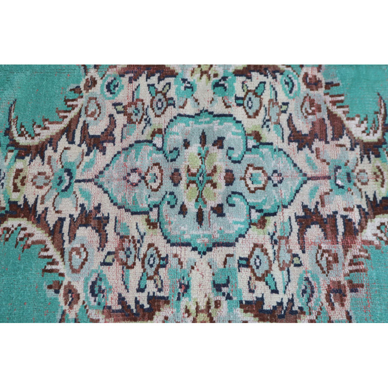 Tapis turc vintage tissé à la main en vert menthe avec motif floral pour une décoration intérieure élégante