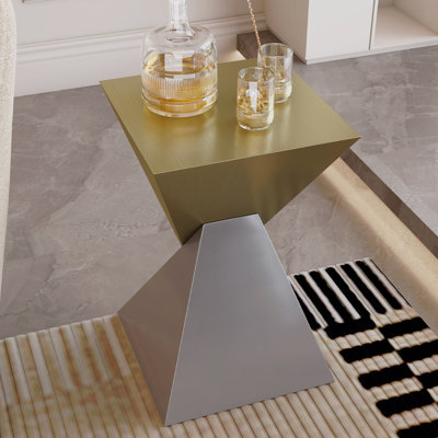 Table de bout moderne en acier inoxydable avec finition brossée pour la maison de la mode