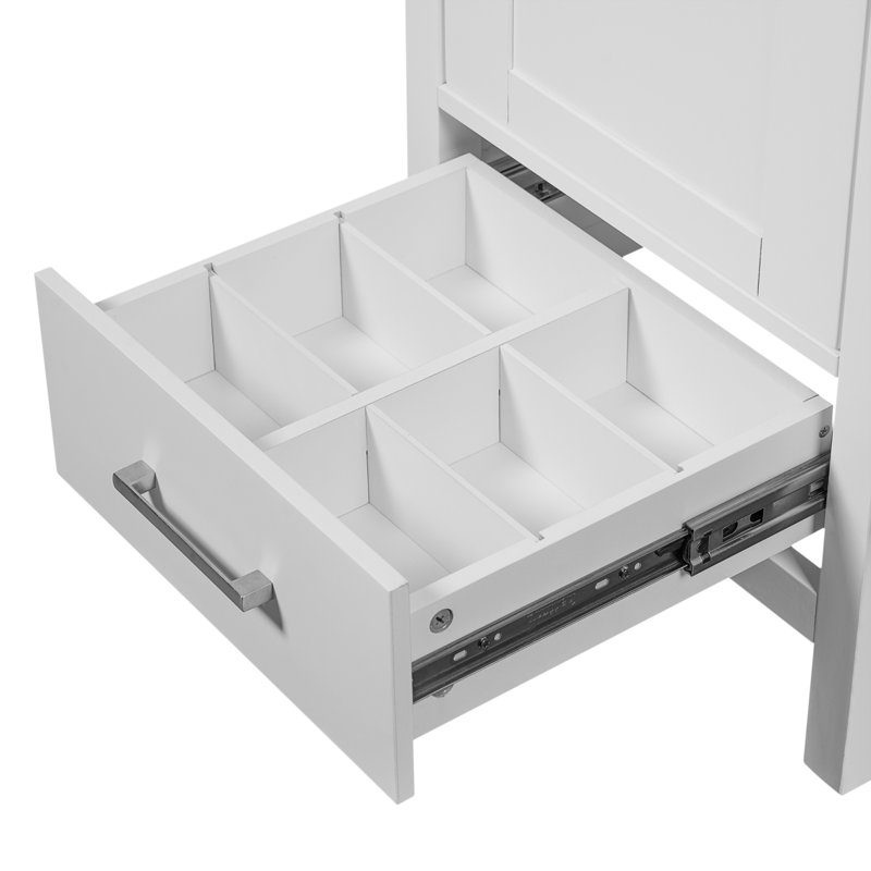 Solution de rangement compacte en bois massif de style transitionnel pour les petites salles de bain
