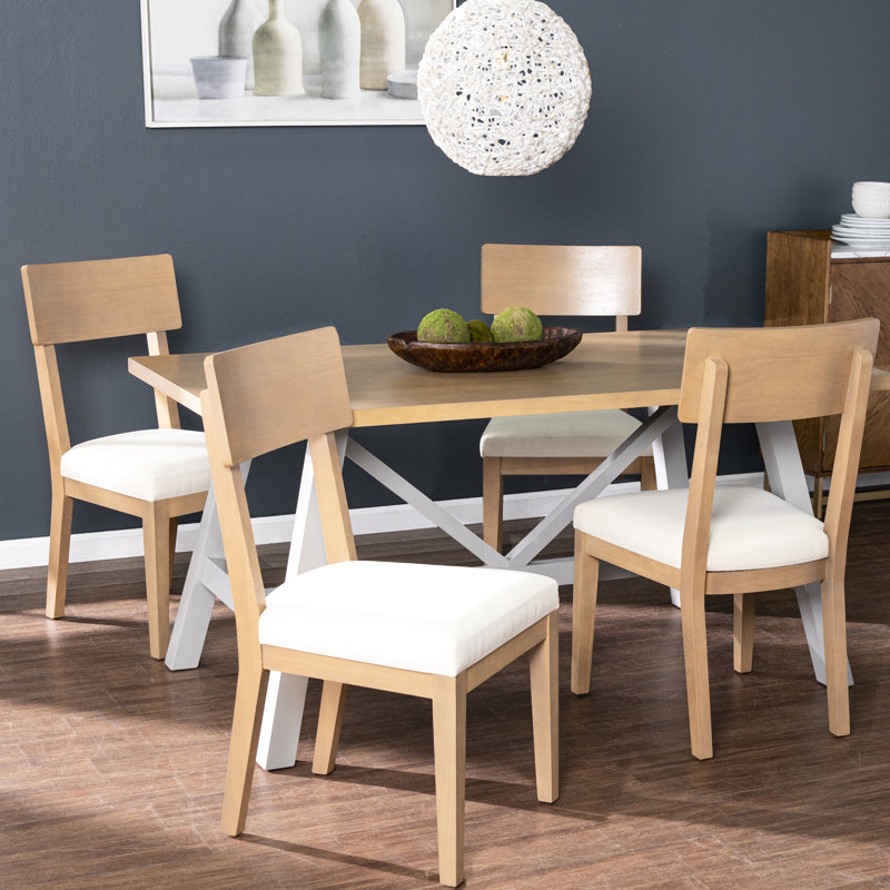 2 pièces de chaises de salle à manger avec coussins. Profitez d'un environnement confortable. La conception simple complète le tout. Parfait pour la cuisine et les repas formels. Amélioration du style. Couleur naturelle, fabrication. 19,22