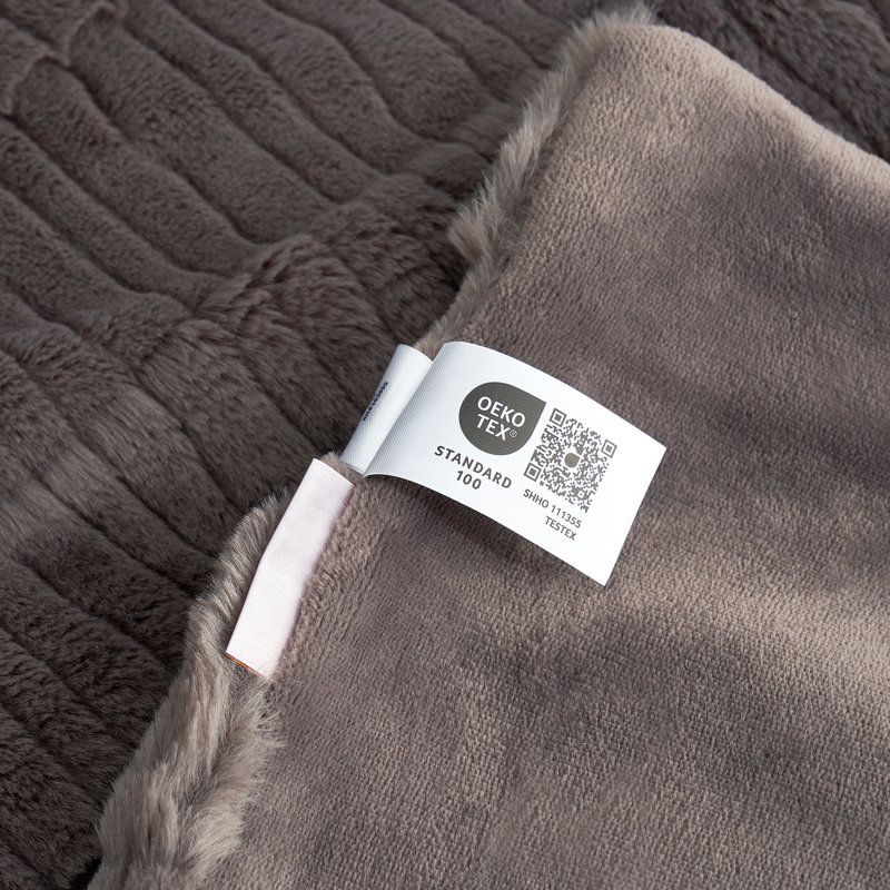 Jeté en fausse fourrure à rayures Amelie Home pour canapé, lit ou chaise, L 70 po x l 55 po, Gris