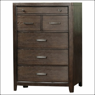 Commode à six tiroirs brun antique avec tiroirs coulissants et fond doublé de cèdre, parfait pour le rangement organisé et l'élégance intemporelle.
