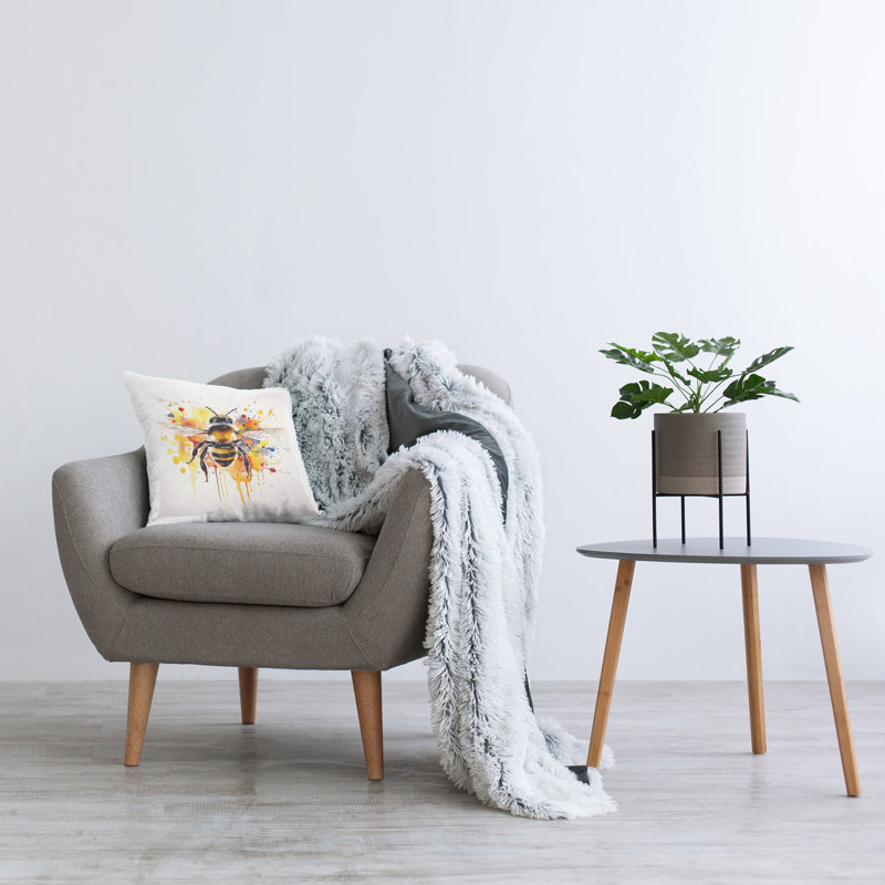 Coussin décoratif imprimé Watercolor Style Bee par Petal Prints Design